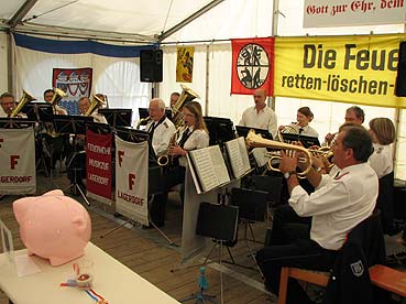 Foto des Albums: 75-Jähriges Jubiläum der freiwilligen Feuerwehr Krempermoor. (15. 06. 2009)