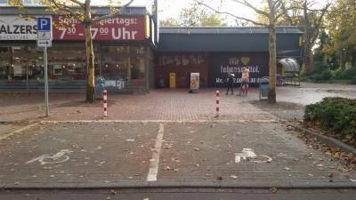 Behindertenparkplatz Kirchstra&szlig;e  (Bild vergr&ouml;&szlig;ern)