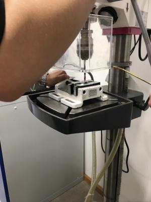 Beim Bohren von Metall muss gek&uuml;hlt werden. 