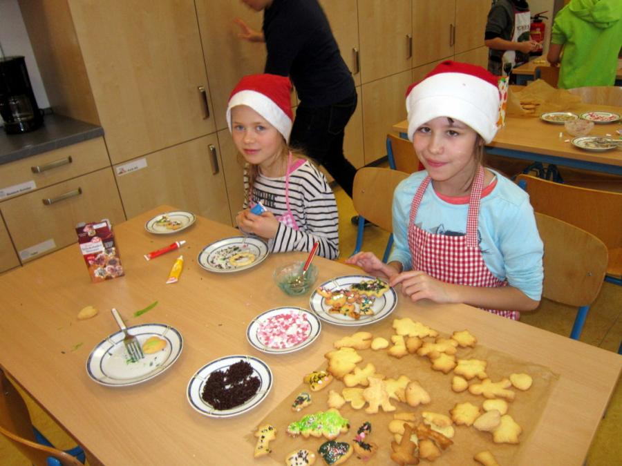 Bild: 3b Weihnachtsbäckerei 5