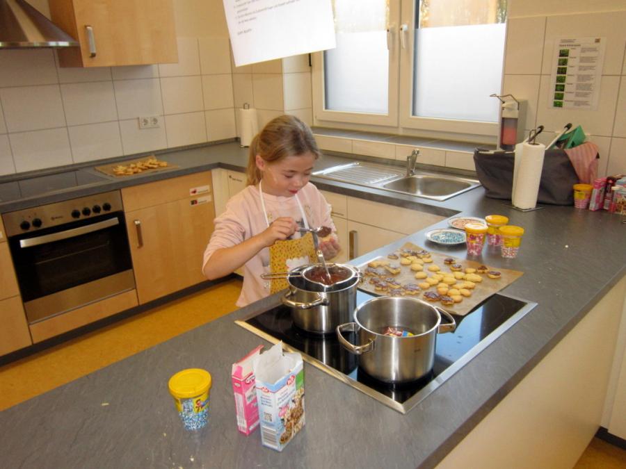 Bild: 3b Weihnachtsbäckerei 2