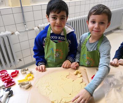 Foto des Albums: In der Weihnachtsbäckerei der Löwen