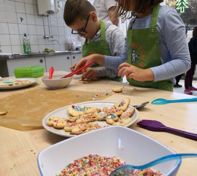 Foto des Albums: In der Weihnachtsbäckerei der Löwen