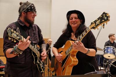 Spa&szlig; und Freude an den Gitarren 