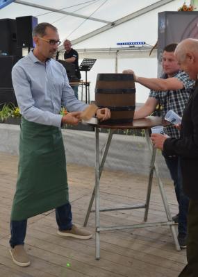 Er&ouml;ffnung der Festtage mit Bieranstich 