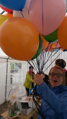Vorbereitung f&uuml;r die Luftballon-Aktion. 