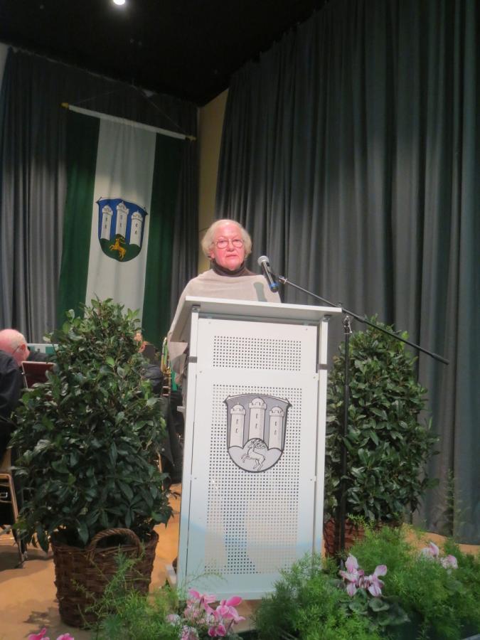 Bild: Jutta Wolf, 1. Vorsitzende des Fördervereins für Heimat- u. Nachbarschaft Holzhausen e.V.