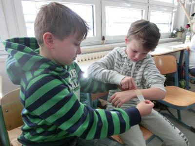 Manchmal hilft auch nur ein kleines Pflaster am Arm ... 
