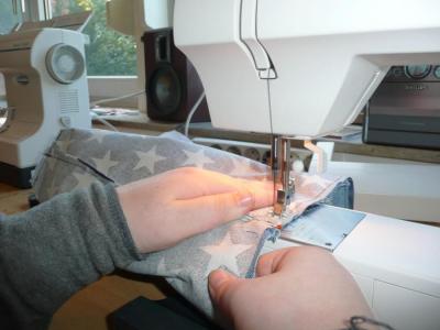 Foto des Albums: Aktionstag mit Tanja: Nähen mit der Nähmaschine