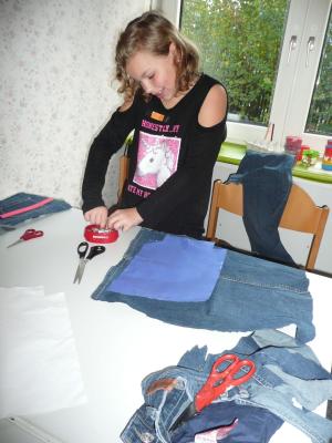 Foto des Albums: Aktionstag mit Tanja: Nähen mit der Nähmaschine