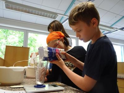 Foto des Albums: Aktionstag mit Helga: Backen für Muttertag