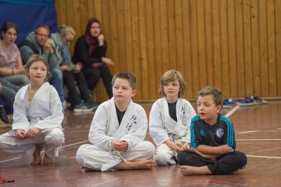 Minou, Aron, Noah und Jamal 