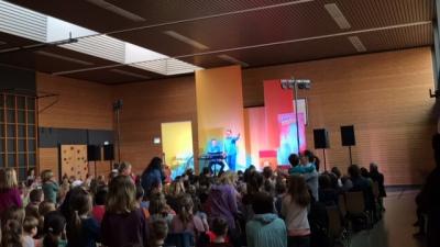 Konzert und Show - da gehts ab!  (Bild vergr&ouml;&szlig;ern)