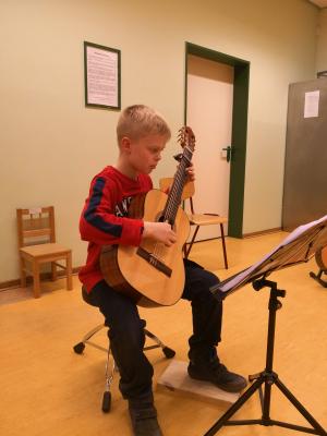 Foto des Albums: Gitarrenklasse von Ingrid Walter spielt auf - Vorspiel II