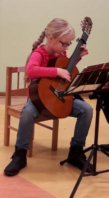 Foto des Albums: Gitarrenklasse von Ingrid Walter spielt auf - Vorspiel II
