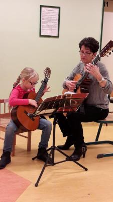 Foto des Albums: Gitarrenklasse von Ingrid Walter spielt auf - Vorspiel II