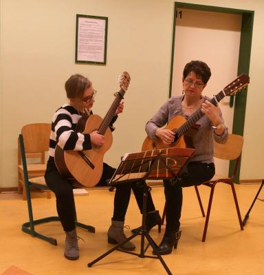 Foto des Albums: Gitarrenklasse von Ingrid Walter spielt auf - Vorspiel II