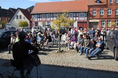 Foto des Albums: Black Jack Davey Konzert vor der Markthalle in Freyenstein (20.04.2019)