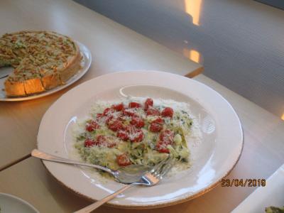 Zucchininudeln mit B&auml;rlauch  (Bild vergr&ouml;&szlig;ern)