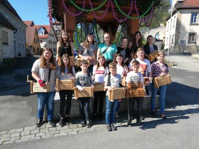 Vorne von links: Laura H&ouml;merlein, Dorothee M&uuml;cke, Moritz Schneider, Franziska Becht, Leo Walter, Emilia M&uuml;ller, Julius M&uuml;ller, Elias Grutke, Luise Hahm Hinten von links: Emilia Rosatti, Maike H&ouml;hn-Sch&uuml;&szlig;ler, Elsa Caupert, Lorenz Hahm, Katharina Lettner, Theresa Zettelmeier 