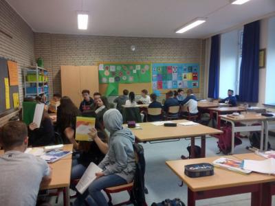 Franz&ouml;sischunterricht des WPU 7 der AFG mit G&auml;sten. 