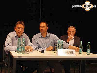 Foto des Albums: Podium mit Lothar Bisky und Pete Heuer: 1 Jahr Die Linke (30.06.2008)