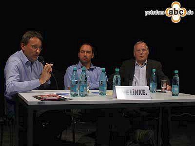Foto des Albums: Podium mit Lothar Bisky und Pete Heuer: 1 Jahr Die Linke (30.06.2008)