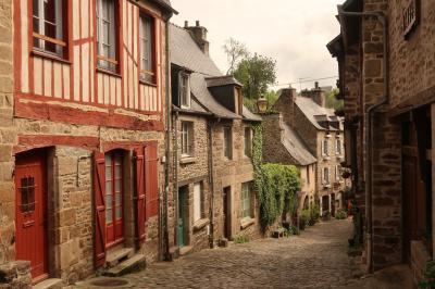 Dinan  (Bild vergr&ouml;&szlig;ern)