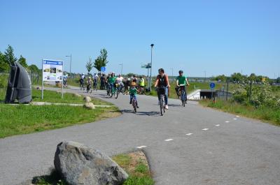 Die Tour de OSL - eine Radtour f&uuml;r Gro&szlig; und Klein. Foto Landkreis  (Bild vergr&ouml;&szlig;ern)