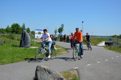 Landrat Siegurd Heinze bei der Tour de OSL am &Uuml;berleiter Gro&szlig;koschen. Foto Landkreis  (Bild vergr&ouml;&szlig;ern)