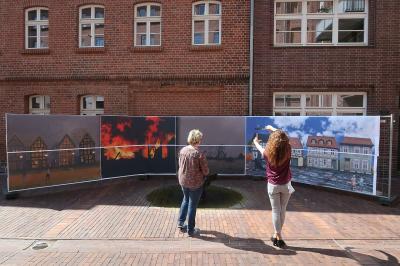 Das riesige Panorama zum Stadtbrand war nur zur Er&ouml;ffnung zu sehen.   (Bild vergr&ouml;&szlig;ern)
