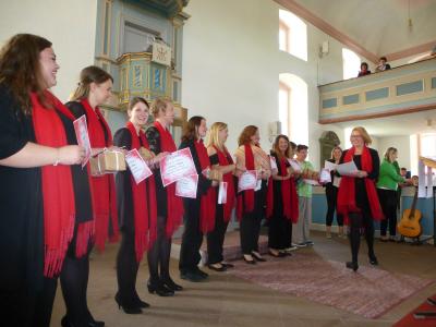 Foto des Albums: Waldsolmser Frauenchor „Get together“ wird beim Jubiläumskonzert gefeiert (27. 05. 2019)