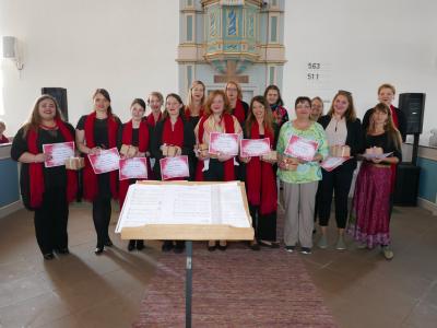 Foto des Albums: Waldsolmser Frauenchor „Get together“ wird beim Jubiläumskonzert gefeiert (27. 05. 2019)