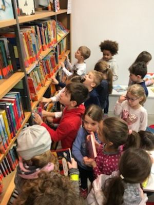 Foto des Albums: Die ersten Klassen in der Bücherei im Wasserschloss (Februar 2019)