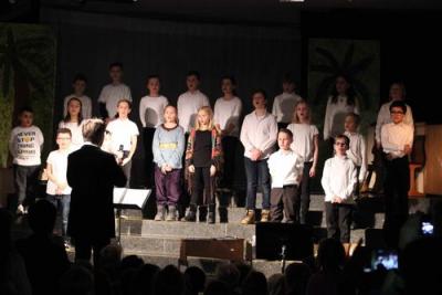 Foto des Albums: Große Weihnachtsfeier am 20. Dezember in der Schule