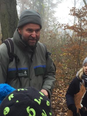 Schlecht zu erkennen, aber hier wird ein Fuchs nachgeahmt.  (Bild vergr&ouml;&szlig;ern)