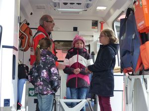 Der Rettungswagen von innen.  (Bild vergr&ouml;&szlig;ern)