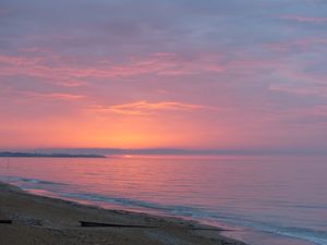Die Zeit in der Normandie ging schnell vorbei, die Spazierg&auml;nge am Meer bei Abendstimmung gefielen allen. Nun freuten wir uns noch auf den Parisbesuch auf der R&uuml;ckreise.  (Bild vergr&ouml;&szlig;ern)