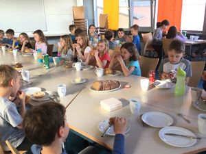 Gemeinsames Fr&uuml;hst&uuml;ck  (Bild vergr&ouml;&szlig;ern)