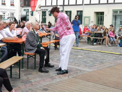 Taxi-Heidi sorgte mit derben Witzen f&uuml;r Lacher. Foto: Beate Vogel  (Bild vergr&ouml;&szlig;ern)