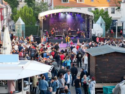 Auftritt   (Bild vergr&ouml;&szlig;ern)