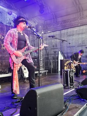 Auftritt   (Bild vergr&ouml;&szlig;ern)