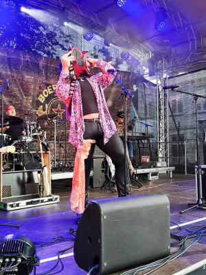 Auftritt   (Bild vergr&ouml;&szlig;ern)