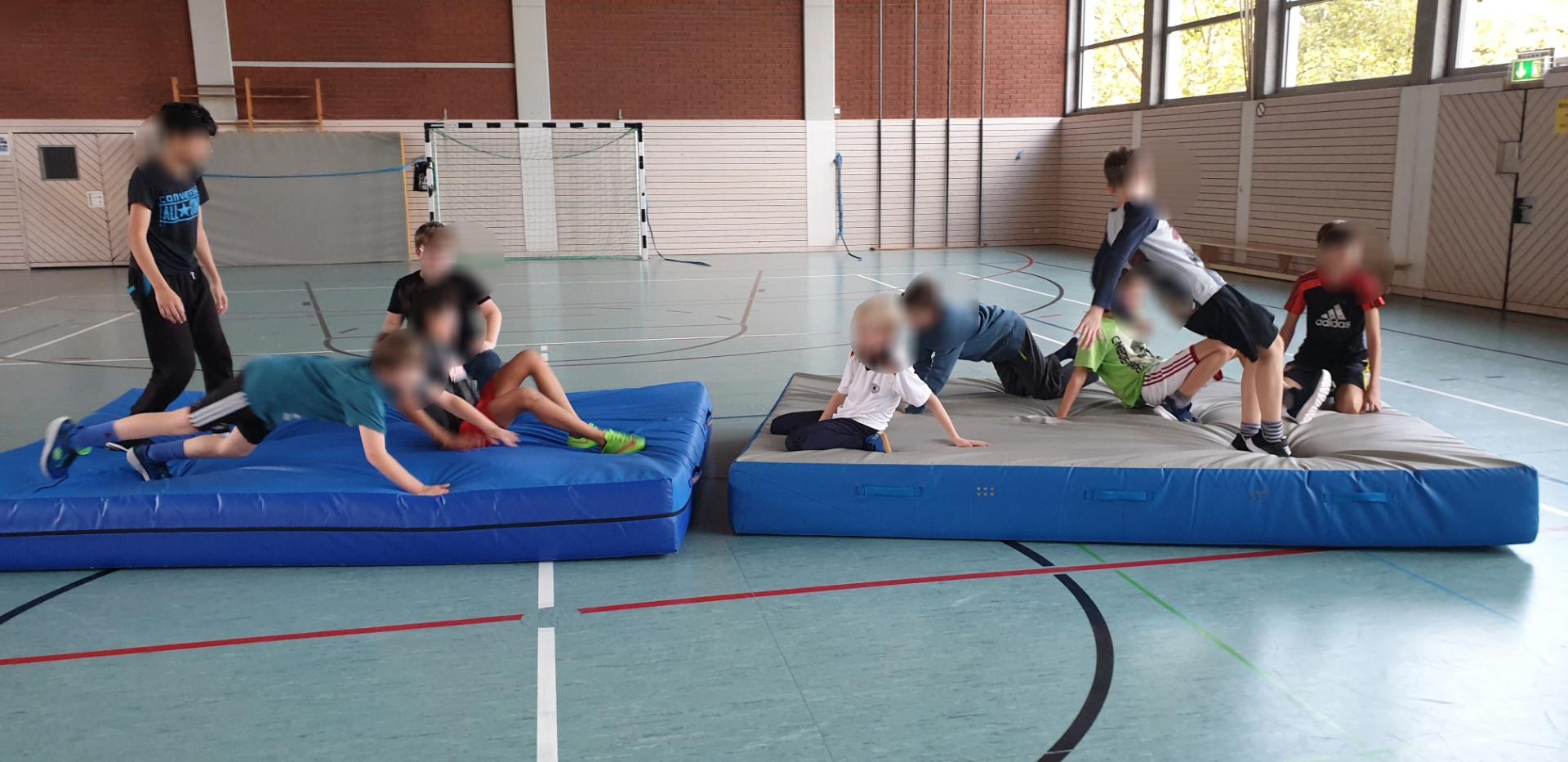 Bild: Spaß und Gemeinschaft im Sportunterricht