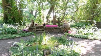 Dichtergarten von Vera Doneck in Alt Meteln  (Bild vergr&ouml;&szlig;ern)