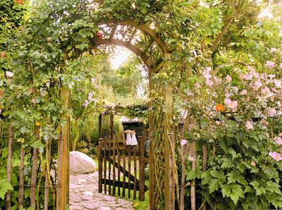 Hausgarten zum Verweilen von Fam. Langmann in Klein Nemerow  (Bild vergr&ouml;&szlig;ern)