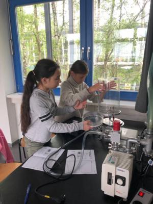 Foto des Albums: Physik begreifen! Besuch der 5. Klassen im DESY