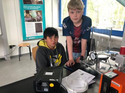 Foto des Albums: Physik begreifen! Besuch der 5. Klassen im DESY
