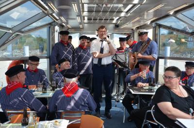 F&uuml;r beste Stimmung sorgte der (Shanty-)Chor der Bergarbeiter.  (Bild vergr&ouml;&szlig;ern)