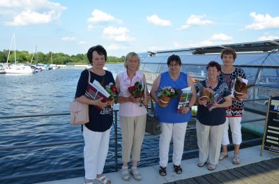 F&uuml;r ihr ehrenamtliches Engagement geehrt wurden: Anneliese Krause aus Gro&szlig;r&auml;schen, Rosemarie Neufeld aus Peickwitz, Bettina Lehmann aus Schwarzheide, Inge Hauptmann aus Lauchhammer sowie Christina H&ouml;nisch aus Calau (v.l.n.r.).  (Bild vergr&ouml;&szlig;ern)